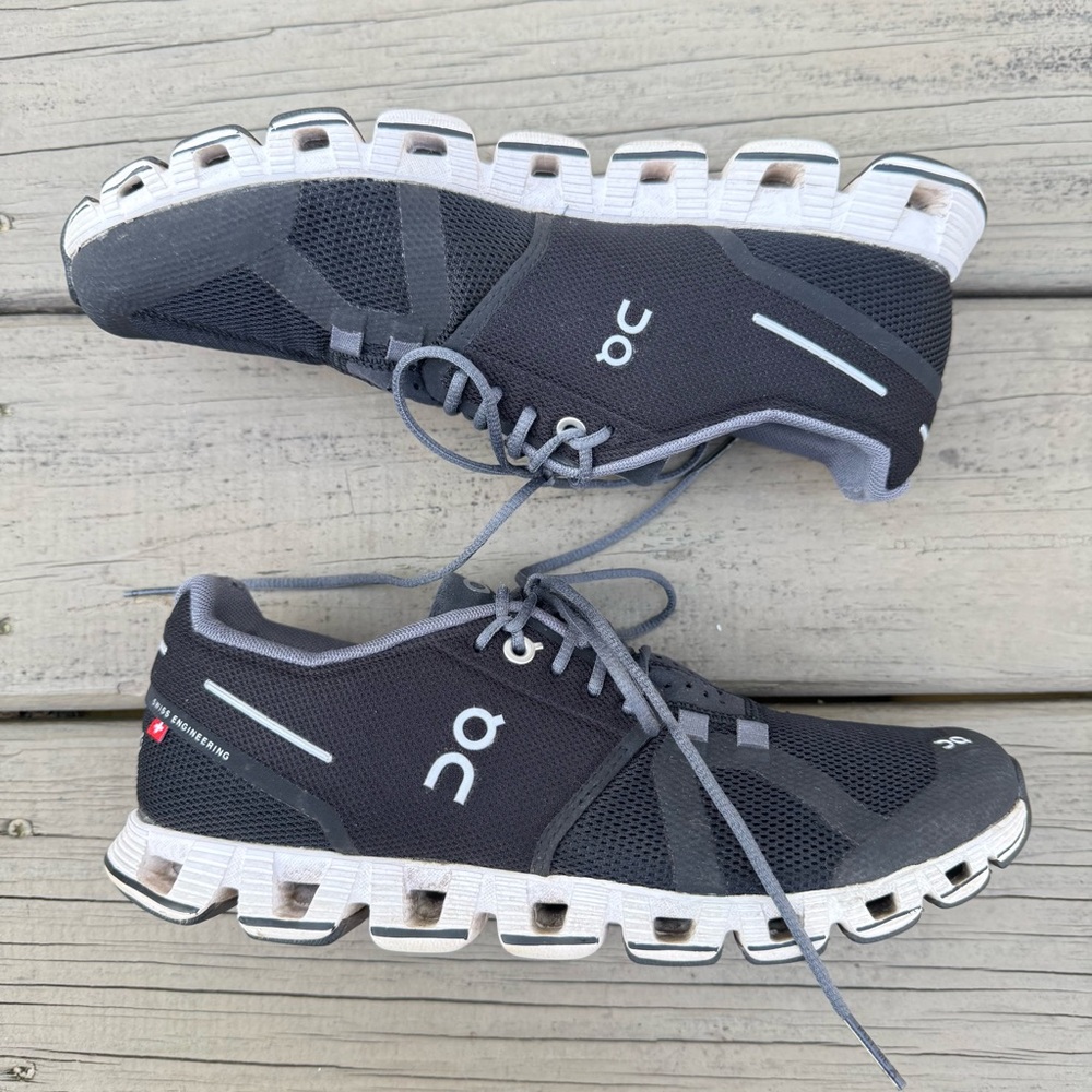 ON Running Cloud 6 Running Shoes in Black and White size 8.5 - Picture 11 of 16